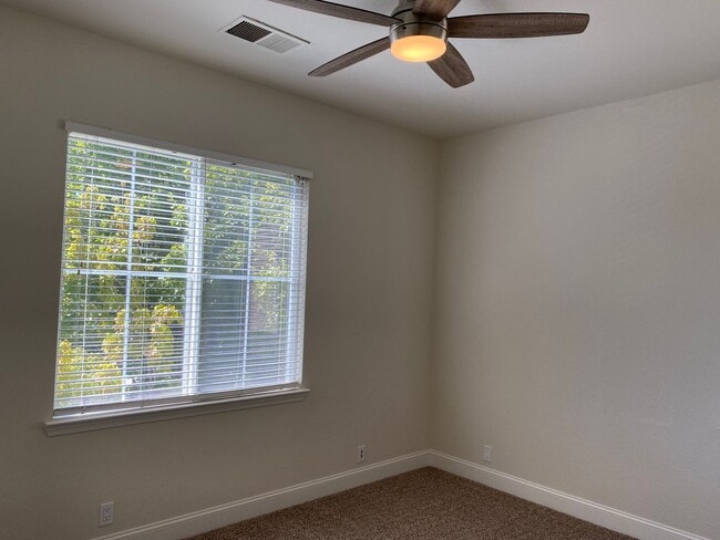 Building Photo - BEAUTIFUL TWO STORY MERCED HOME FOR RENT!