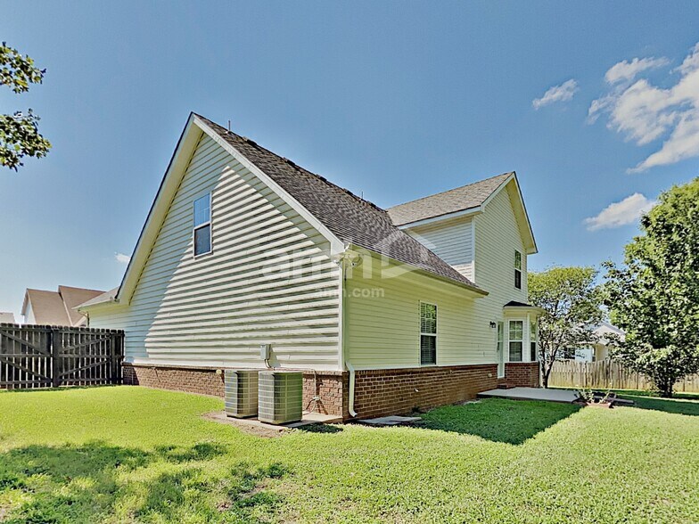 Building Photo - 1525 Teresa Ln