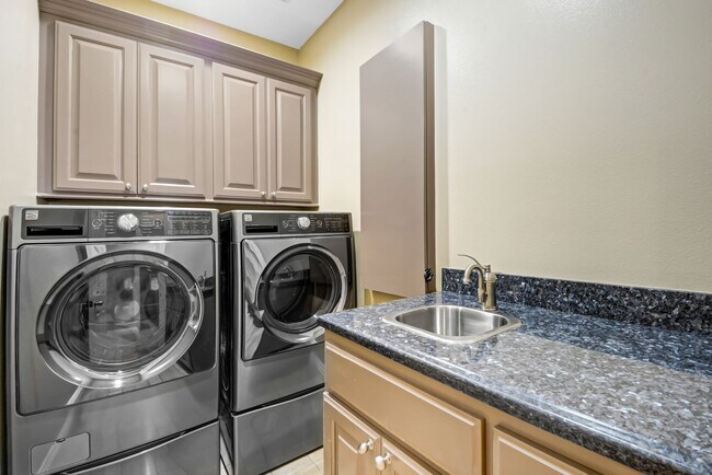 Building Photo - Gorgeous 3,000+ sq ft home in Glendora wit...