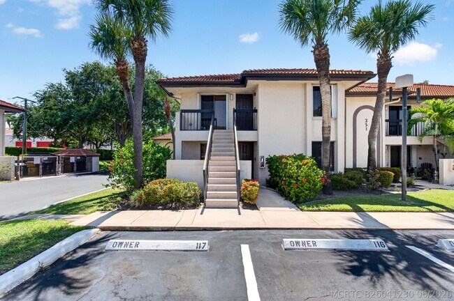 Building Photo - 351 Club Cir