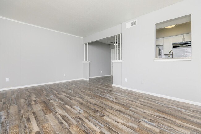 Building Photo - 1212 Hampshire Ln