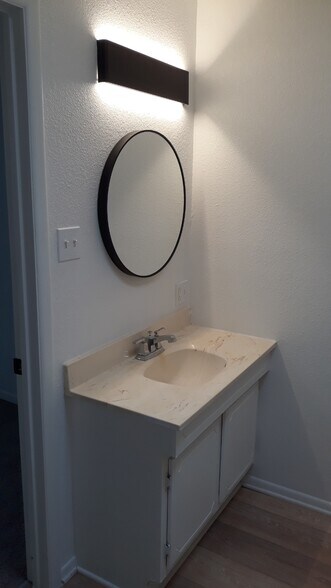 Building Photo - 508 E Le Roy St