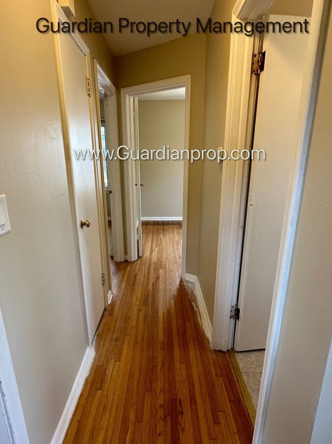 Building Photo - South Minneapolis Single Family Home, Garage, 2 Baths, Video Walkthrough