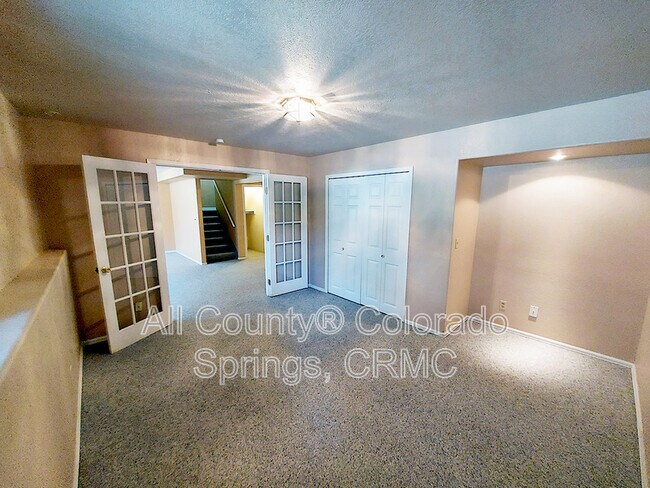 Building Photo - 6568 Foxdale Cir