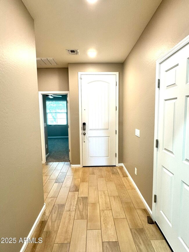 Building Photo - 3253 S Miller Dr