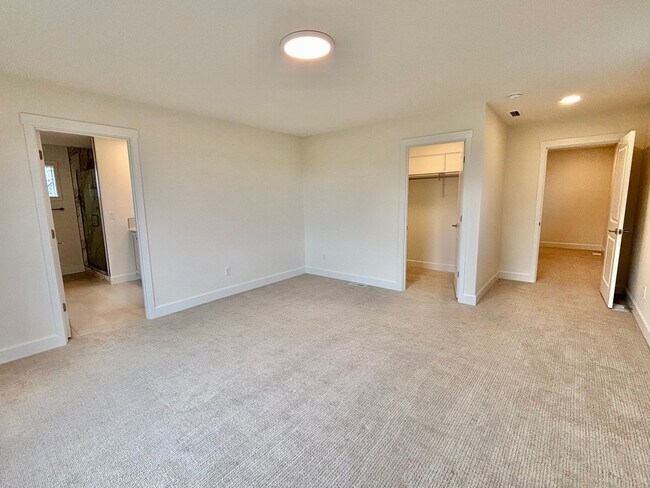Building Photo - Gorgeous Ridgefield Home