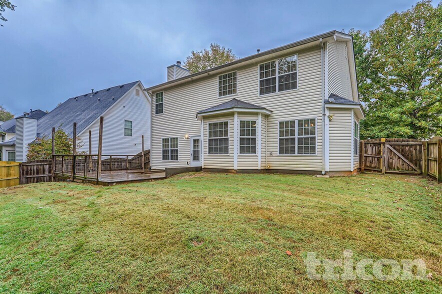 Building Photo - 10 St Charles Pl