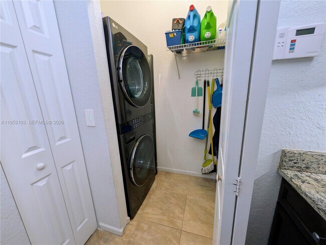 Building Photo - 3561 Forest Hill Blvd