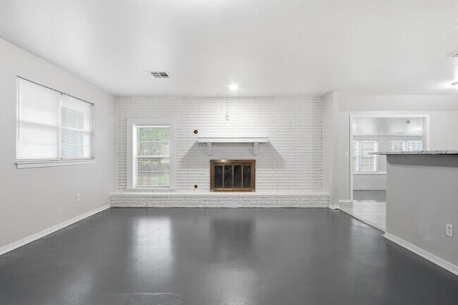 Building Photo - 3717 N Eagle Ln