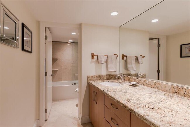 Building Photo - 1 Las Olas Cir