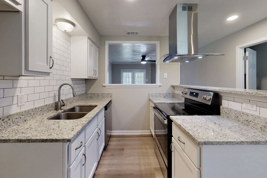 Building Photo - 1409 Airline Dr