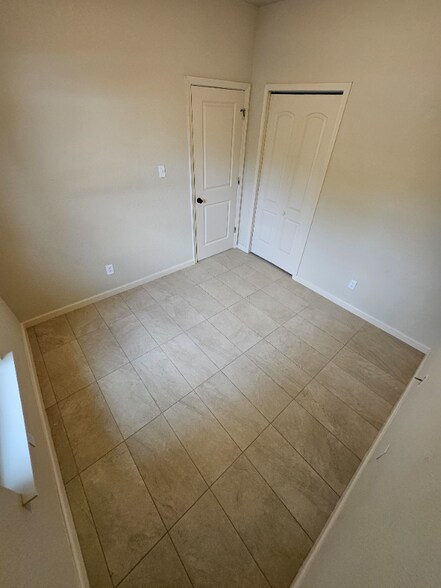 Building Photo - 1016 Center St