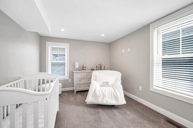 Building Photo - 352 Portsmouth Ave