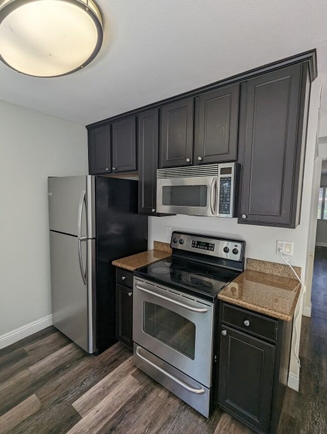 Building Photo - 2 bedroom, 1.5 bathroom Townhome in El Cajon