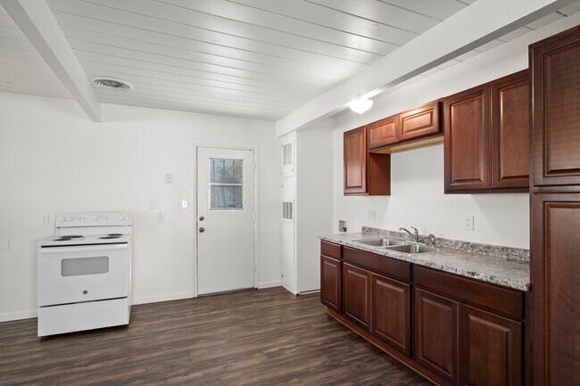 Building Photo - 5415 Lenox Dr