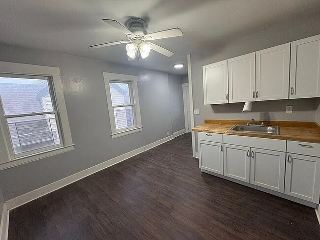 Building Photo - 2117 Halstead Ave