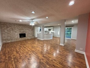 Building Photo - 2015 E Lacey Oak Cir