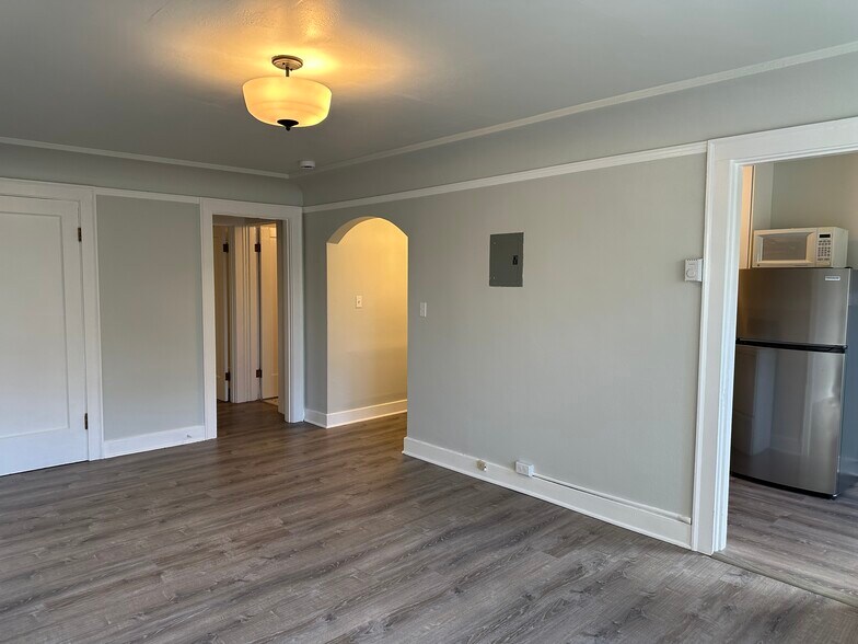 Building Photo - 766 Belmont Ave E