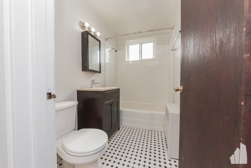 Building Photo - 7534 N Bell Ave