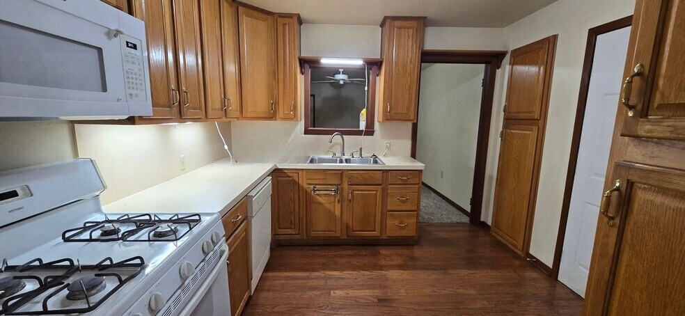 Building Photo - 5635 Millar Dr