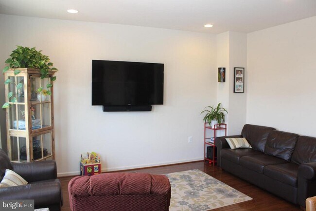 Building Photo - 42181 Castle Ridge Square