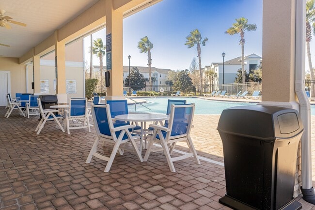 Building Photo - 8226 Green Parrot Rd