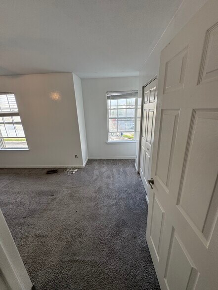 Master bedroom - 517 Aidone Dr