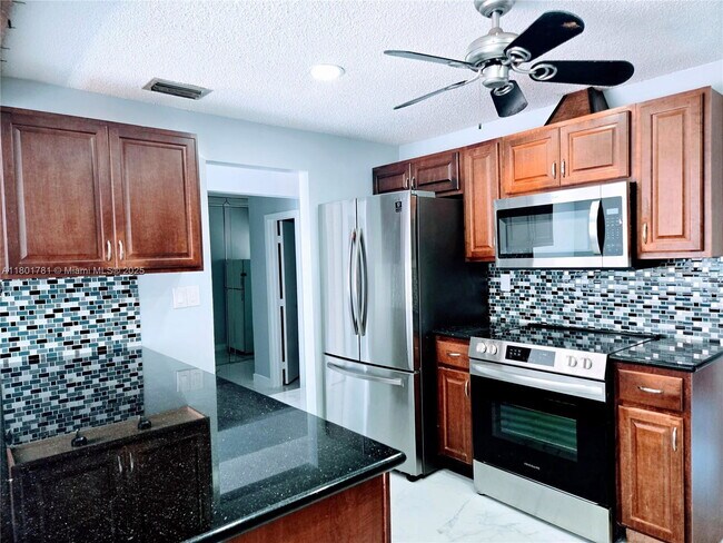 Building Photo - 20504 NE 9th Ct