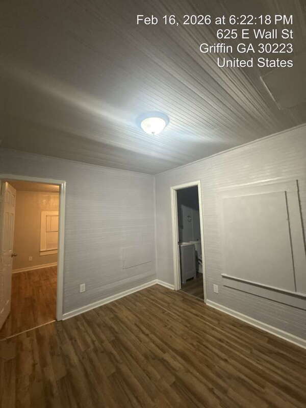 Building Photo - 625 E Wall St