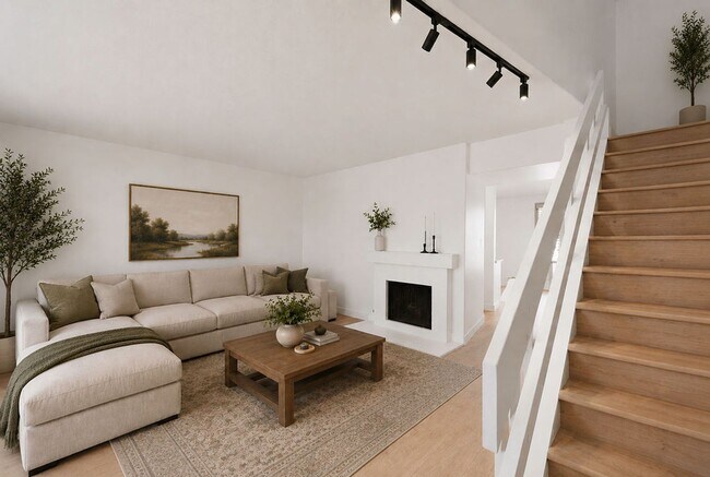Building Photo - Renovated Coastal Townhome in Prime Santa Monica