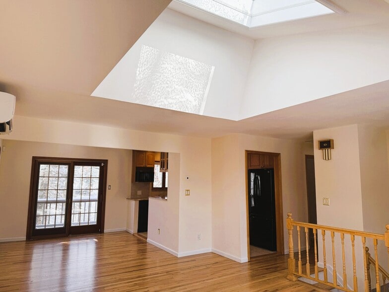 Building Photo - 37 South Ln