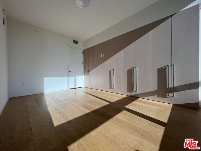 Building Photo - 877 Francisco St