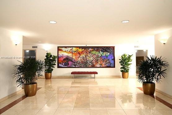 Building Photo - 1450 Brickell Bay Dr