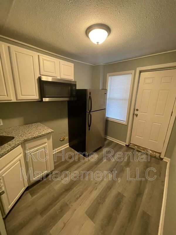 Building Photo - 1108 W 41st Terrace