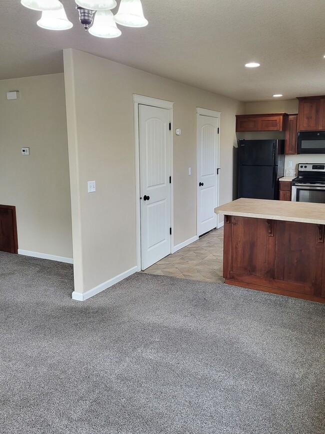 Building Photo - COLTON3607-3617