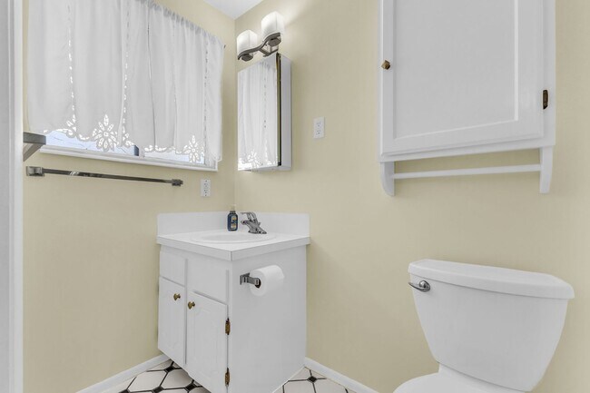 Building Photo - Spacious 5 Bed in Riverdale with Large Yard