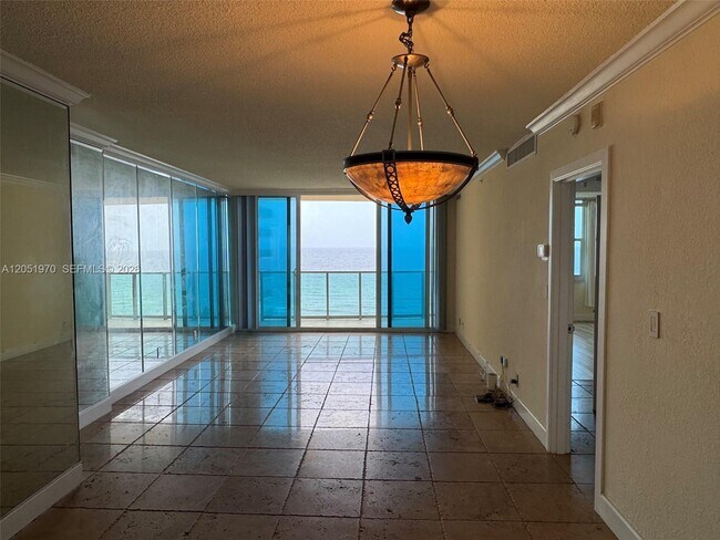 Building Photo - 2501 S Ocean Dr