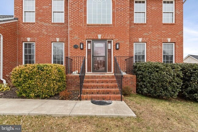 Building Photo - 6910 Governors Grant Ln