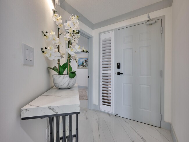 Building Photo - 5051 N Hwy A1A