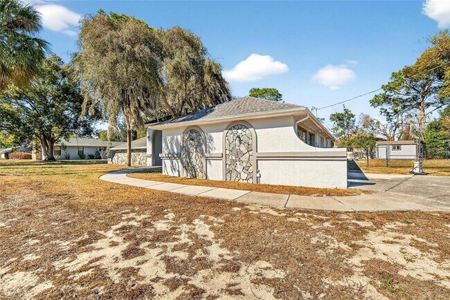 Building Photo - 15047 Woodbury Rd