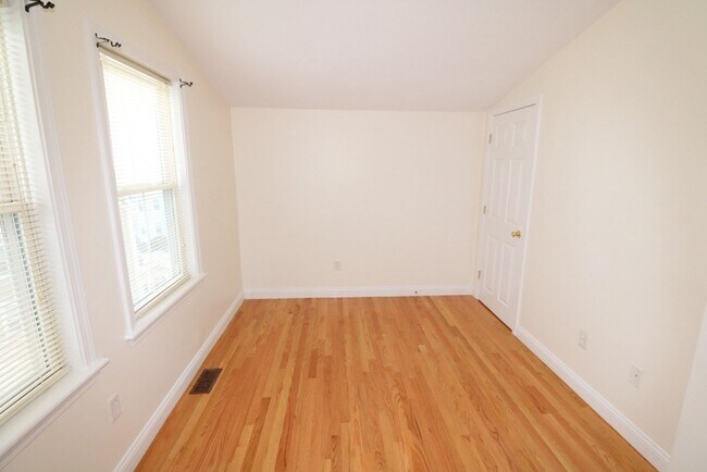 Building Photo - 76 Seaver St