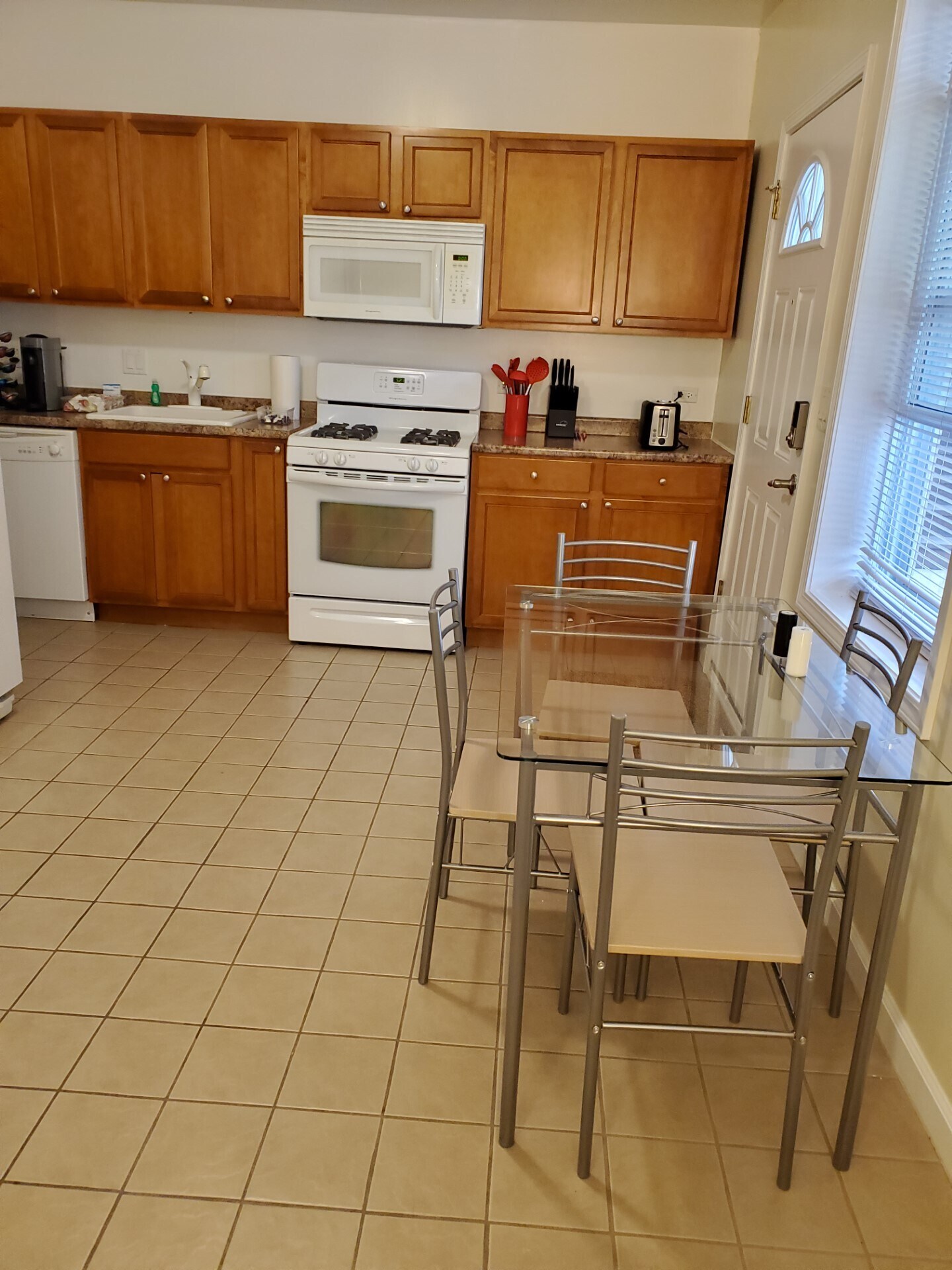 Kitchen - 3034 N Drake Ave