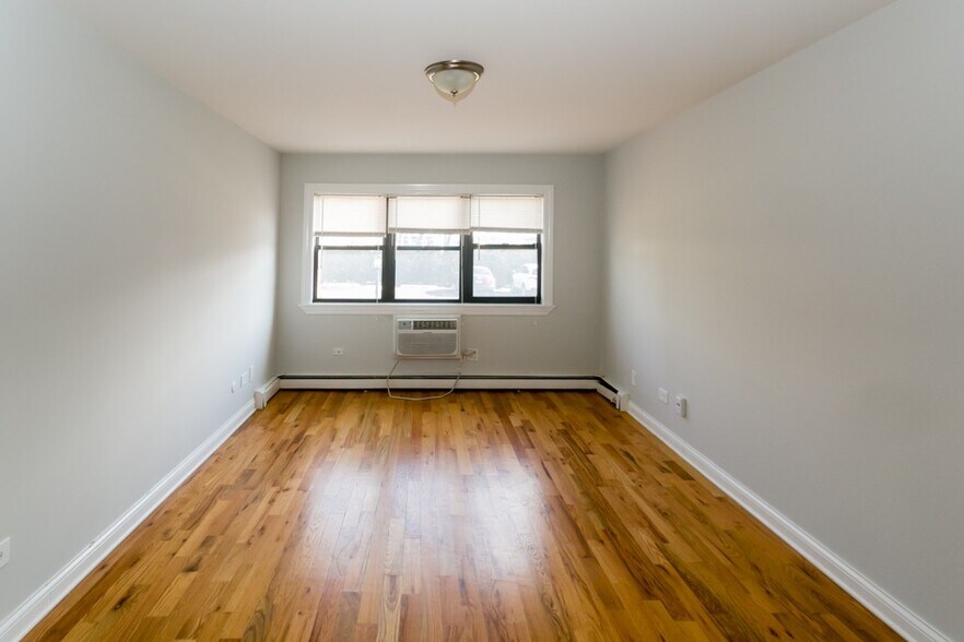 Building Photo - 696 Elm Pl