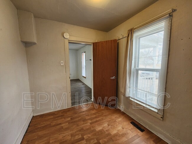 Building Photo - 403 9th Ave SW