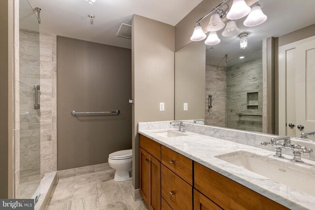 Building Photo - Live in luxury in the heart of Baltimore's esteemed Little Italy neighborhood!