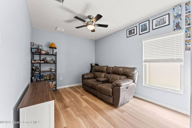 Building Photo - 553 Trymore Dr SE