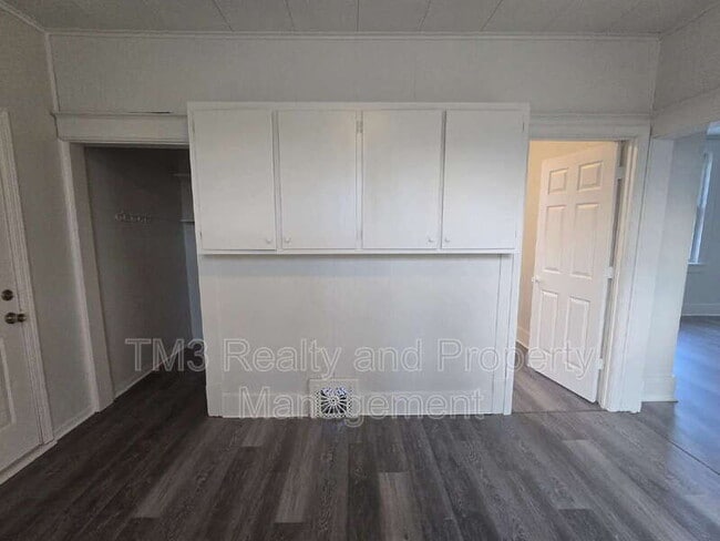 Building Photo - 819 N 9th St