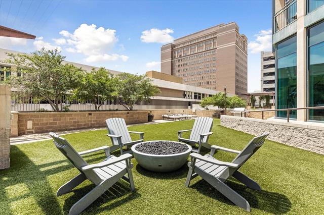 Building Photo - 500 Throckmorton St