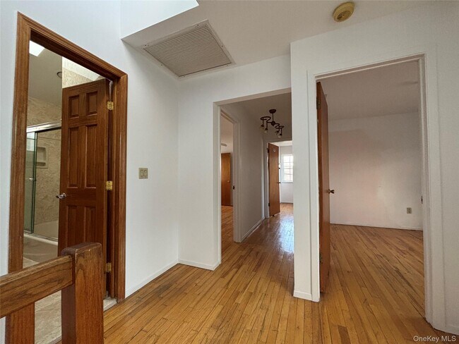 Building Photo - 31 Woodward St