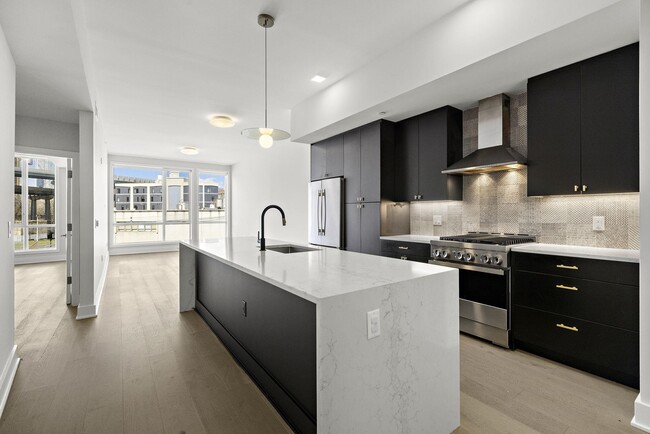 Building Photo - 202 Merseles St
